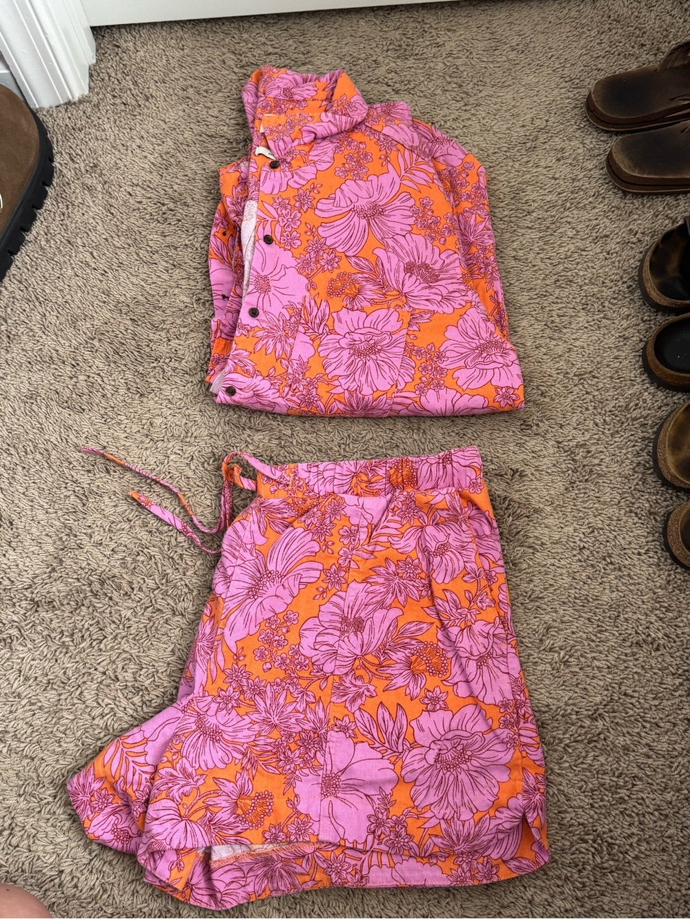Matching Set! Women’s Universal Thread Button Up Shirt & Shorts - Size Large